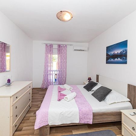 Stunning Home In Marina With Heated Swimming Pool Exteriör bild