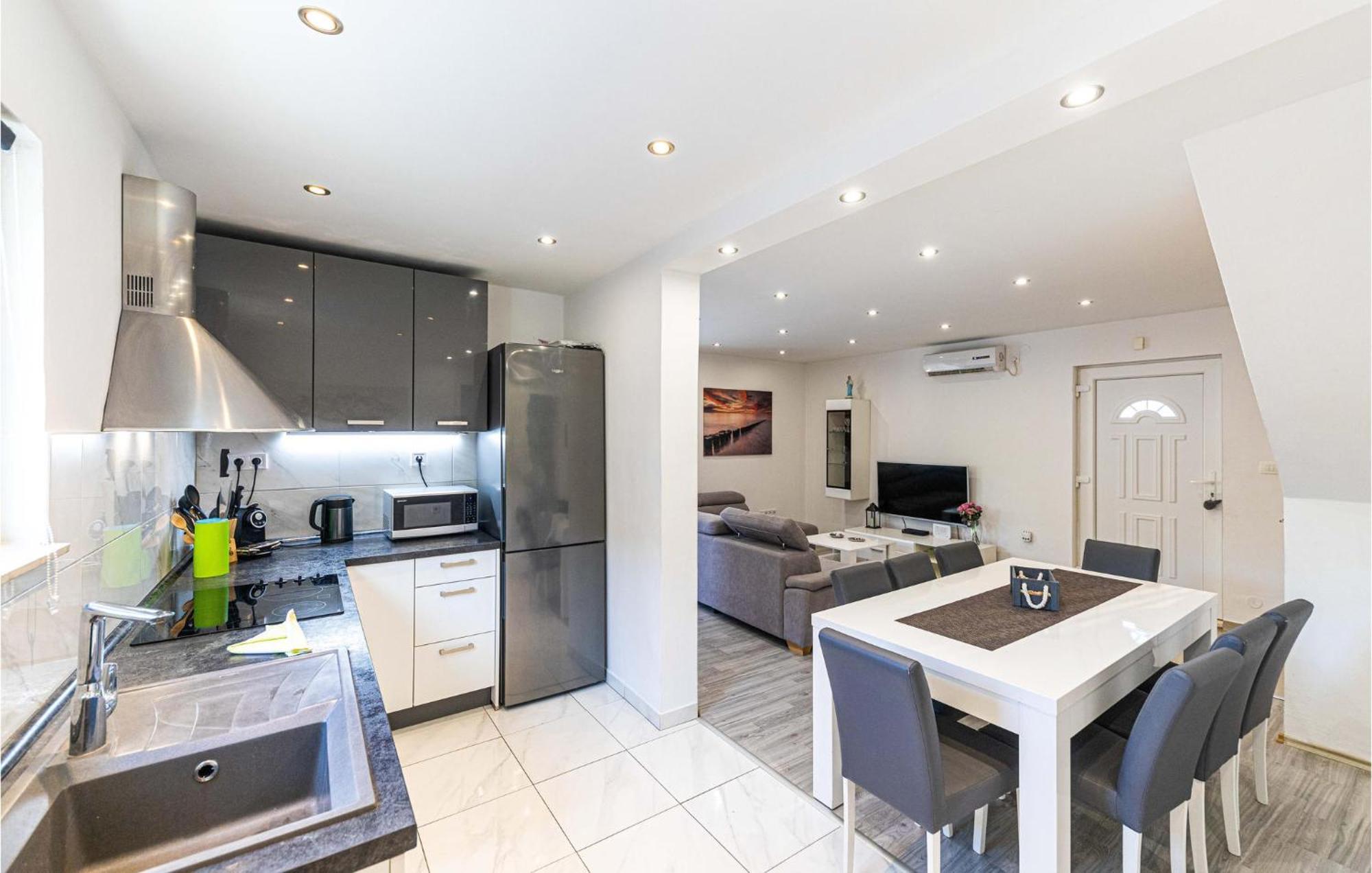Stunning Home In Marina With Heated Swimming Pool Exteriör bild
